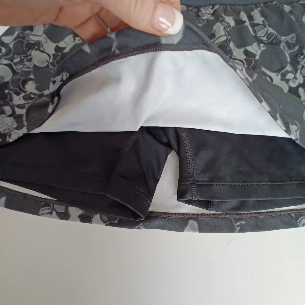 Nike Court Pure Print Dri-Fit Active Skort Skirted Shorts Sz Med Black Gray